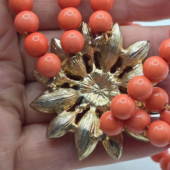 Vintage 2 Strand Plastic Beaded Bracelet Coral Stretch Flower Jewelry Boho Bloom - Picture 5 of 9